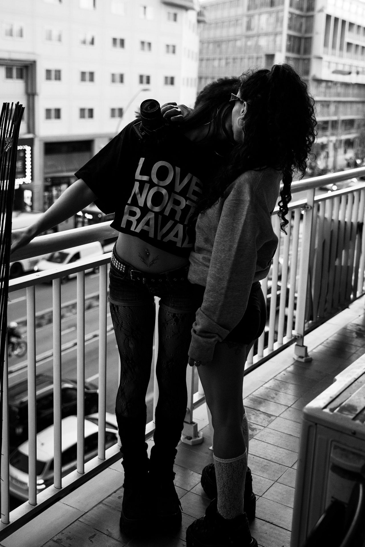 LOVE NORTH RAVAL BLACK TEE