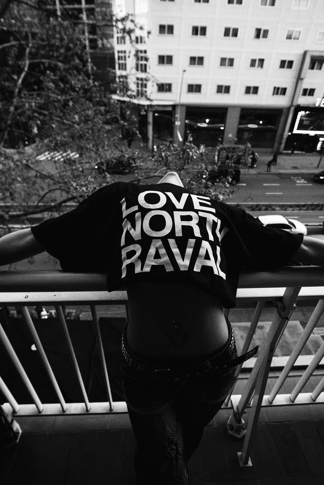 LOVE NORTH RAVAL BLACK TEE